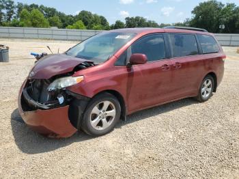  Salvage Toyota Sienna