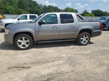  Salvage Chevrolet Avalanche