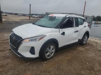  Salvage Nissan Kicks