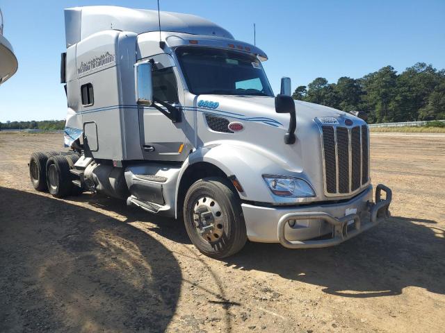  Salvage Peterbilt 579