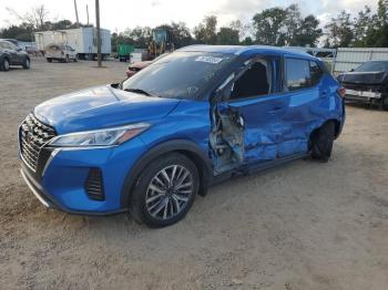  Salvage Nissan Kicks