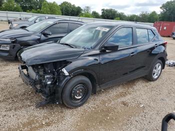  Salvage Nissan Kicks