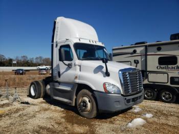  Salvage Freightliner Cascadia 1