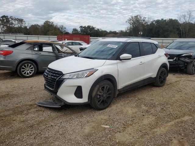  Salvage Nissan Kicks