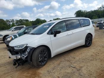  Salvage Chrysler Pacifica