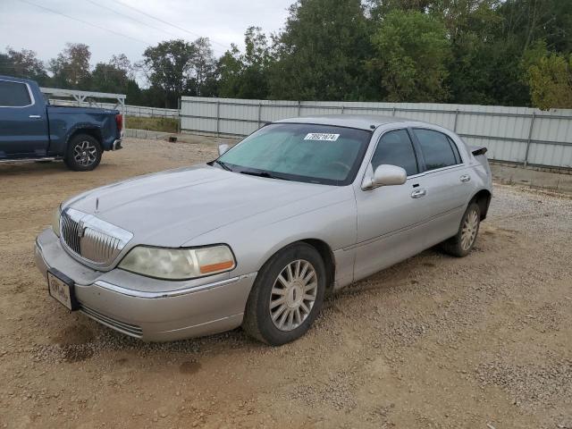  Salvage Lincoln Towncar
