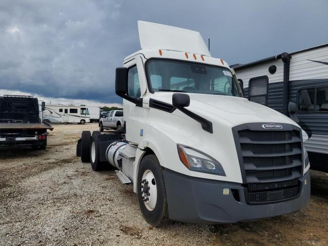  Salvage Freightliner Cascadia 1