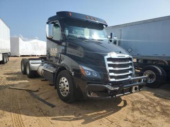  Salvage Freightliner Cascadia 1
