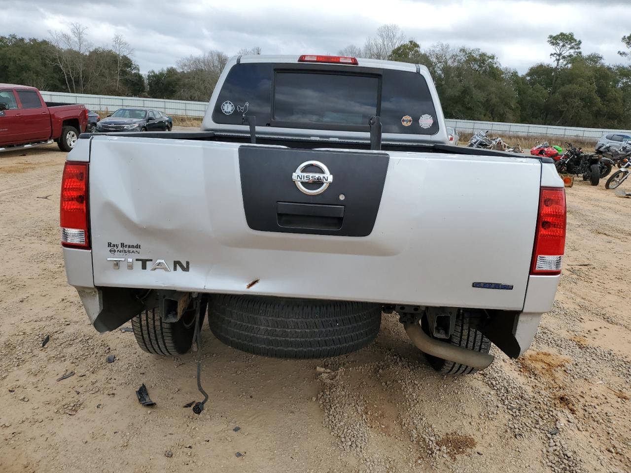 Nissan Titan S Image 10