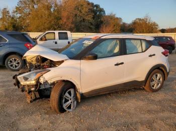  Salvage Nissan Kicks