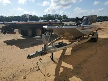  Salvage Land Rover Bass Boat