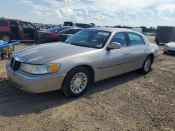  Salvage Lincoln Towncar