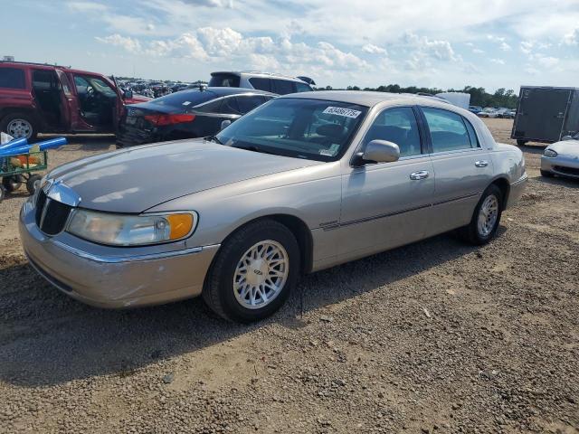  Salvage Lincoln Towncar