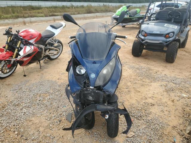 Piaggio Scooter 400 Image 5