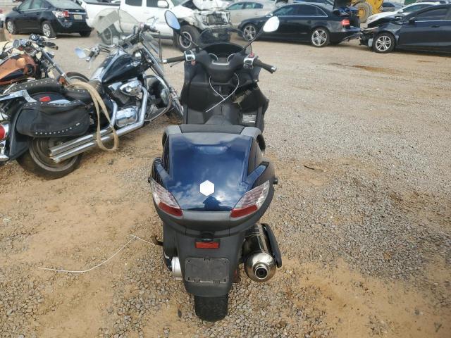 Piaggio Scooter 400 Image 2