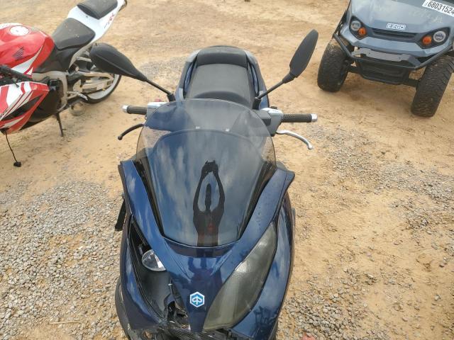 Piaggio Scooter 400 Image 7