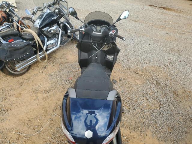 Piaggio Scooter 400 Image 8