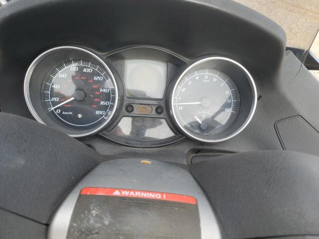 Piaggio Scooter 400 Image 4