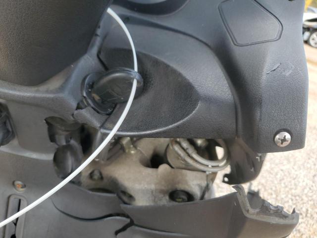 Piaggio Scooter 400 Image 9