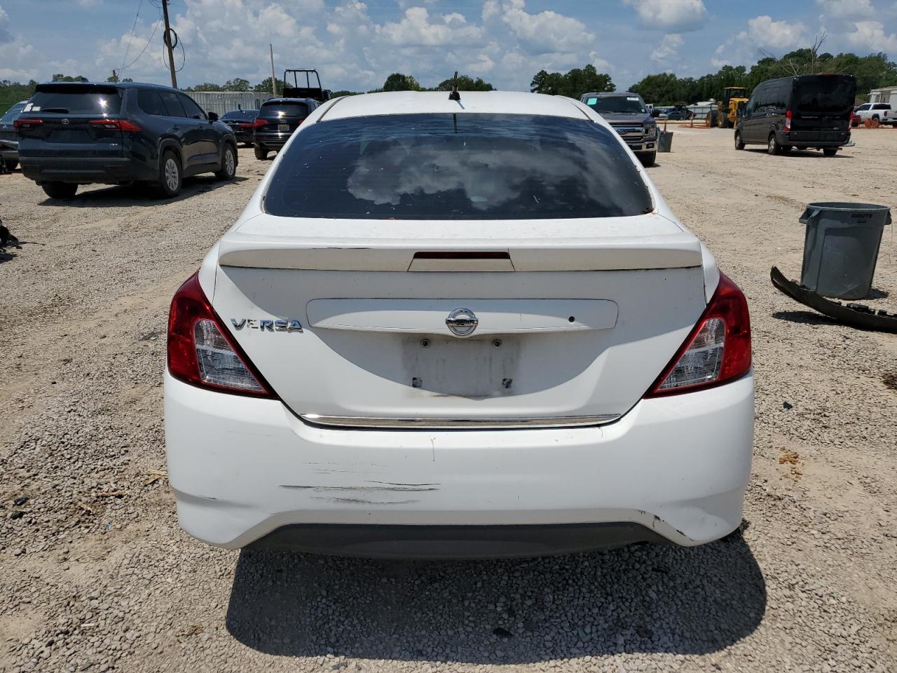Nissan Versa S Image 5