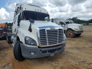  Salvage Freightliner Cascadia 1
