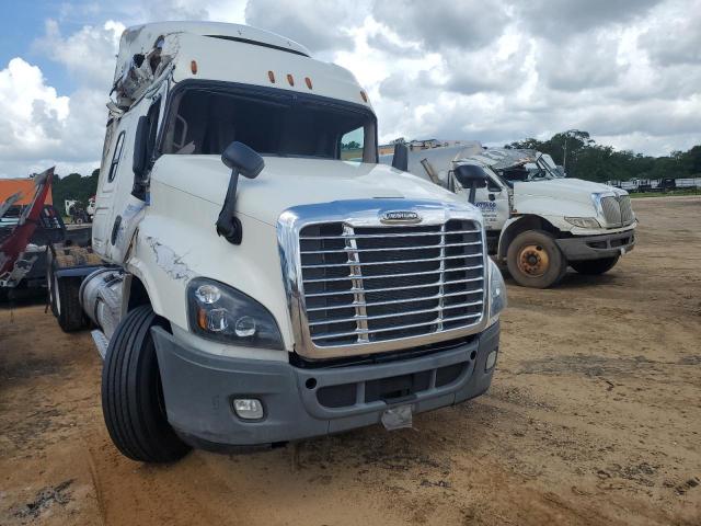  Salvage Freightliner Cascadia 1