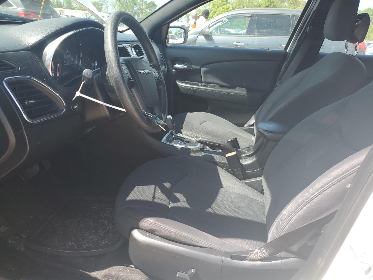 Chrysler 200 Lx Image 4