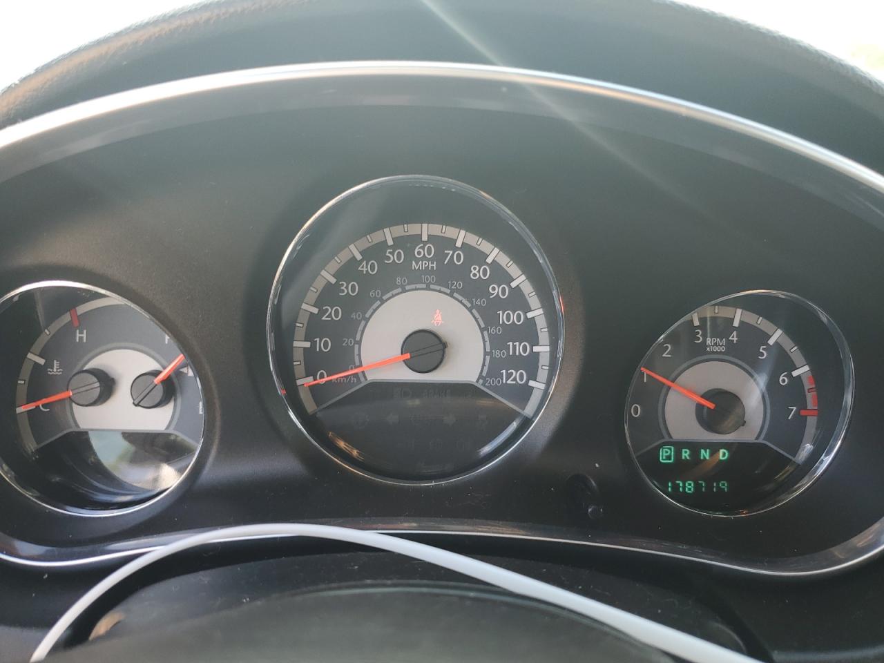 Chrysler 200 Lx Image 3