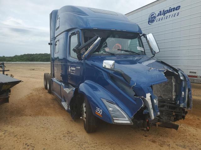  Salvage Volvo Vn