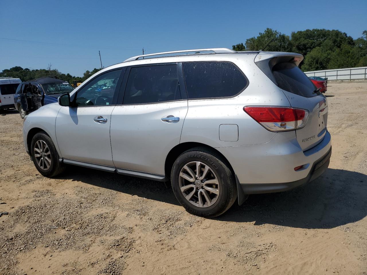 Nissan Pathfinder S Image 6