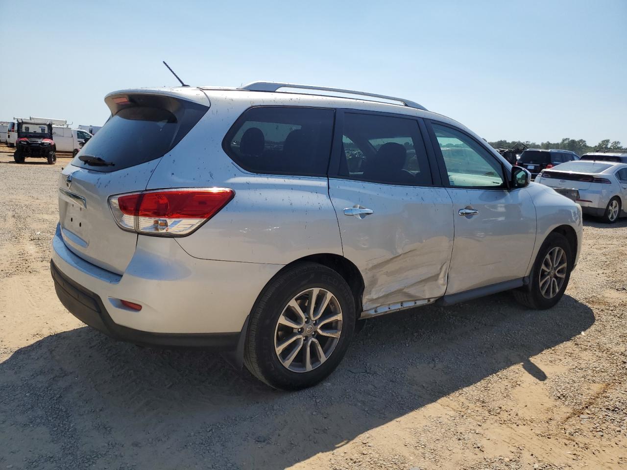 Nissan Pathfinder S Image 2