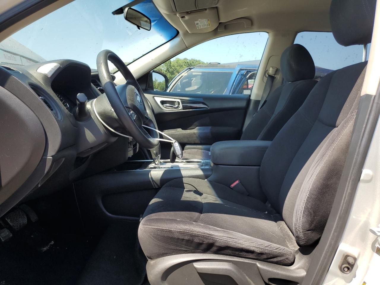 Nissan Pathfinder S Image 8