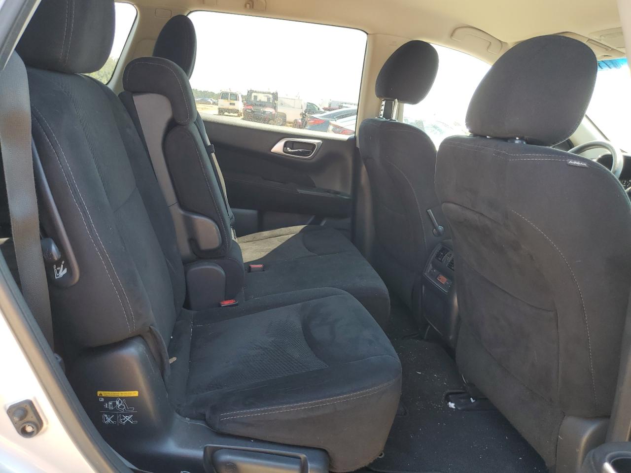 Nissan Pathfinder S Image 9