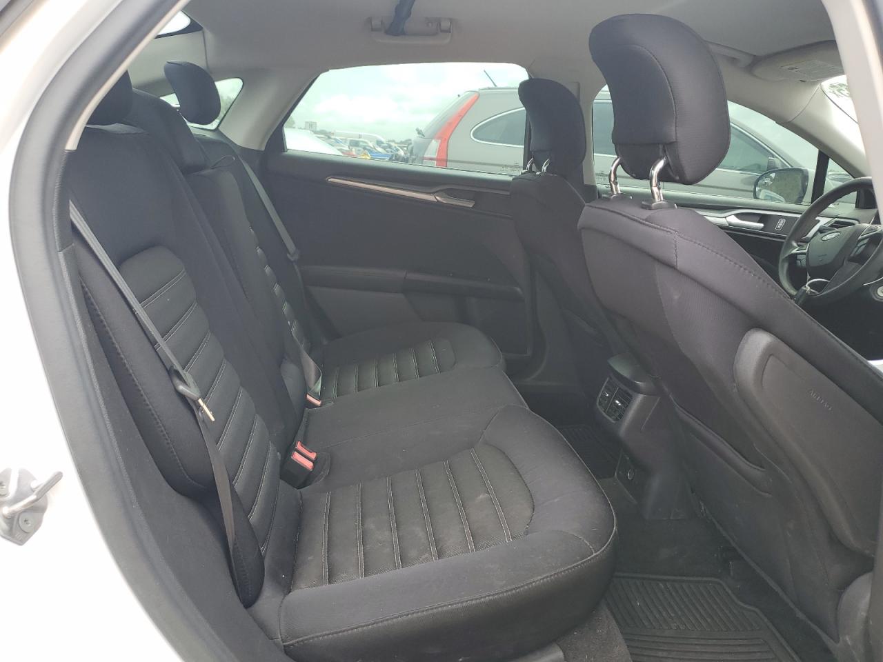 Ford Fusion Se Image 4