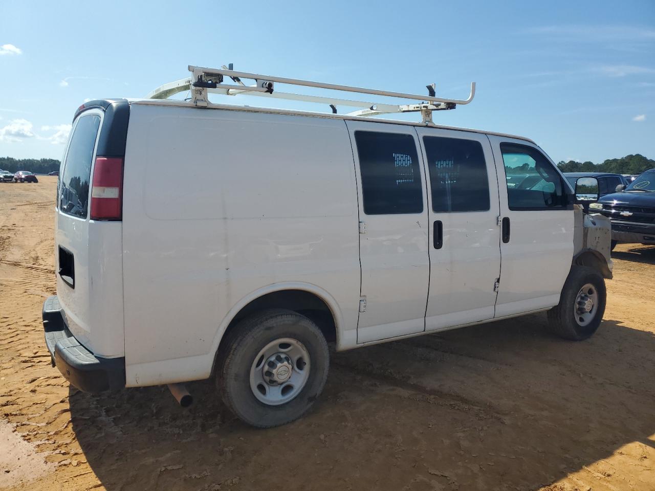 Chevrolet Express Image 4