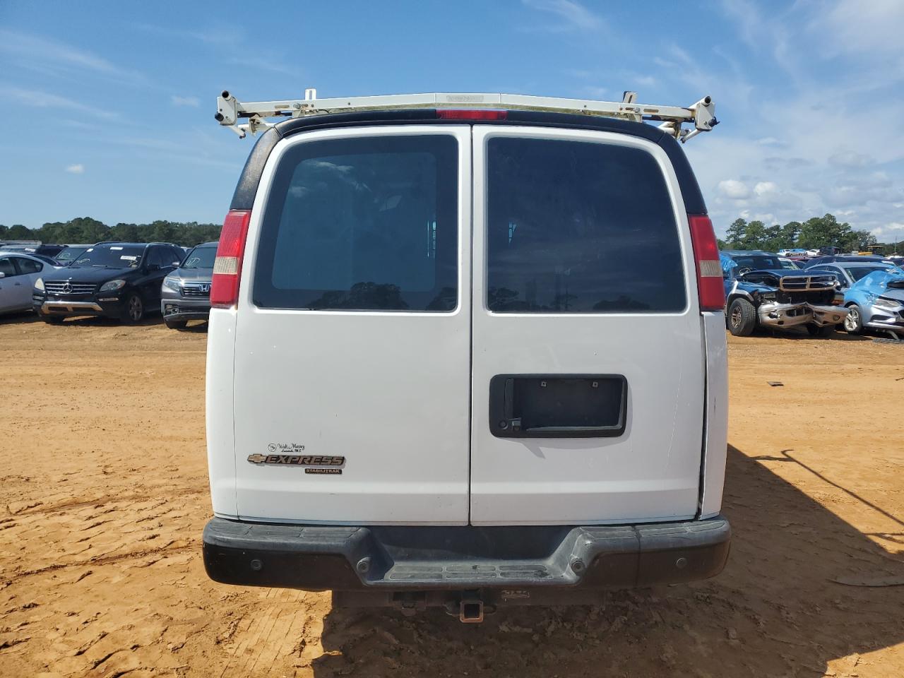 Chevrolet Express Image 11