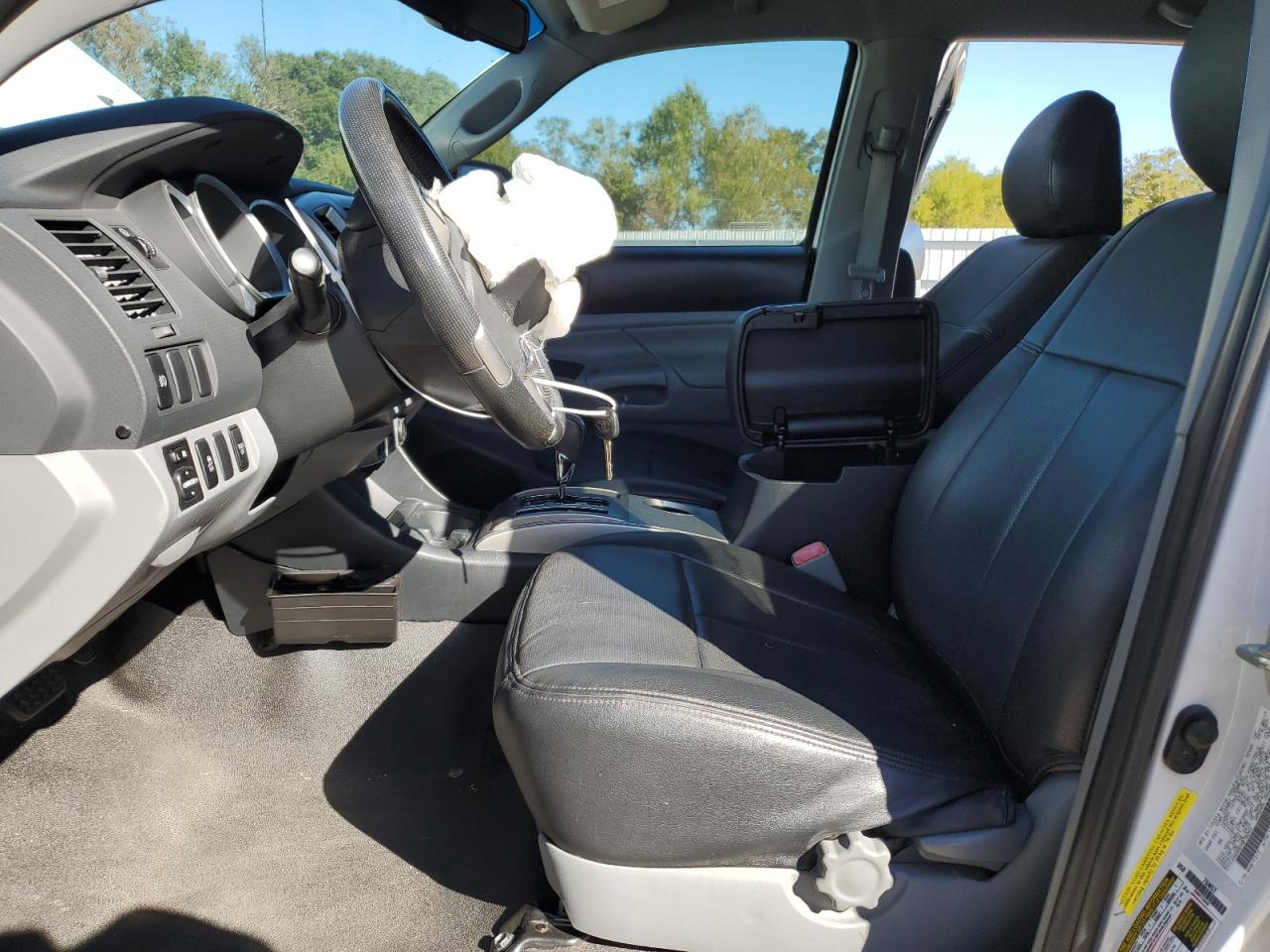 Toyota Tacoma Double Cab Image 12