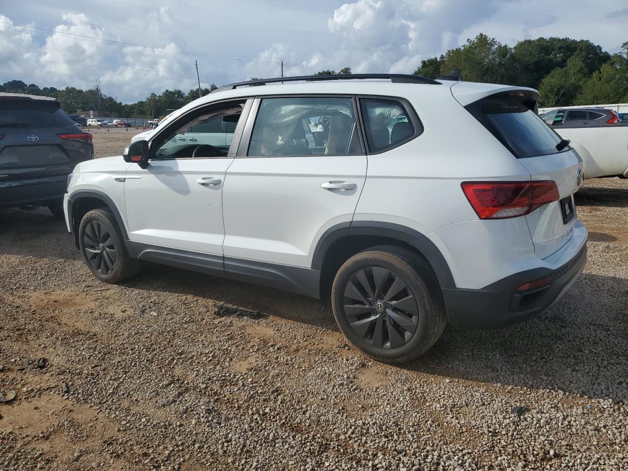 Volkswagen Taos S Image 5