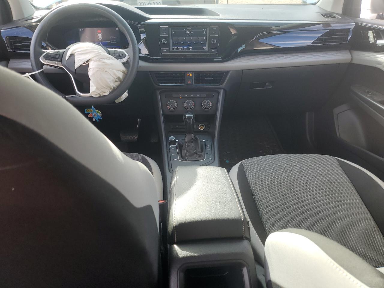 Volkswagen Taos S Image 3