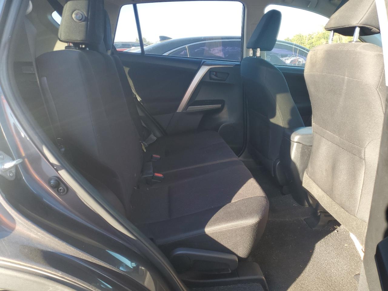 Toyota RAV4 Le Image 6