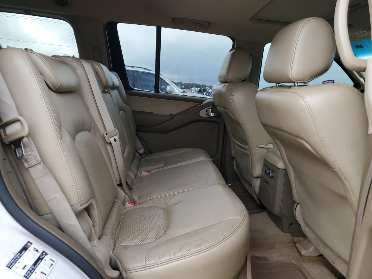 Nissan Pathfinder Le Image 11