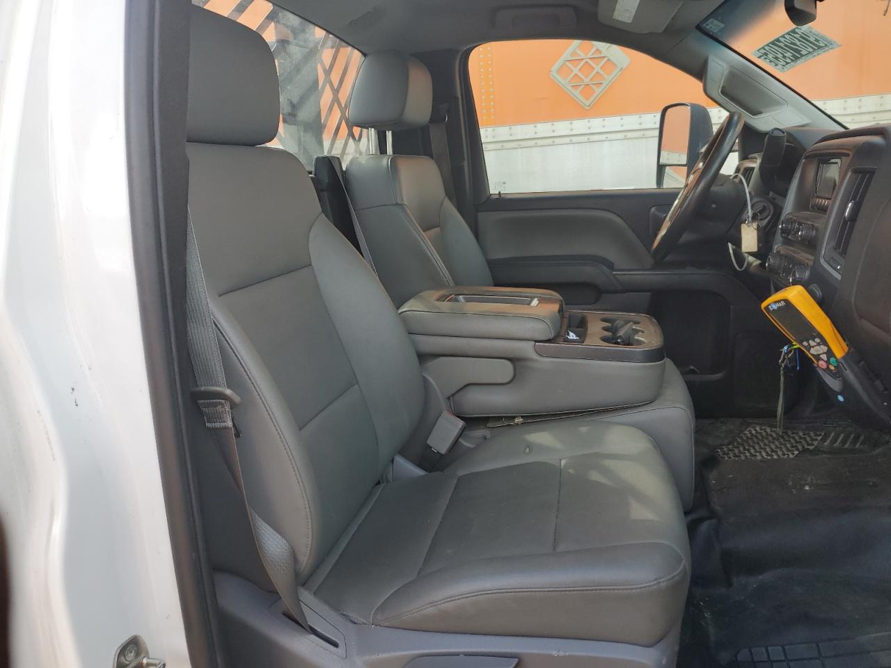 Chevrolet Silverado C3500 Image 5