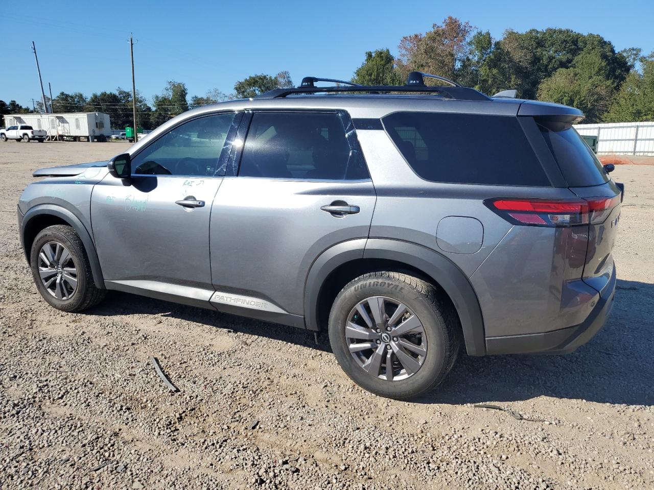 Nissan Pathfinder Sv Image 4