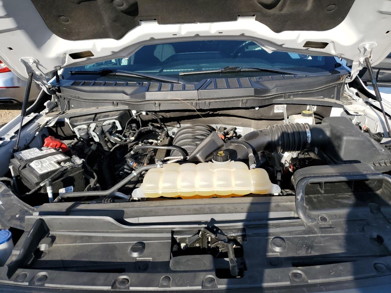 Ford F-150 Supercrew Image 13