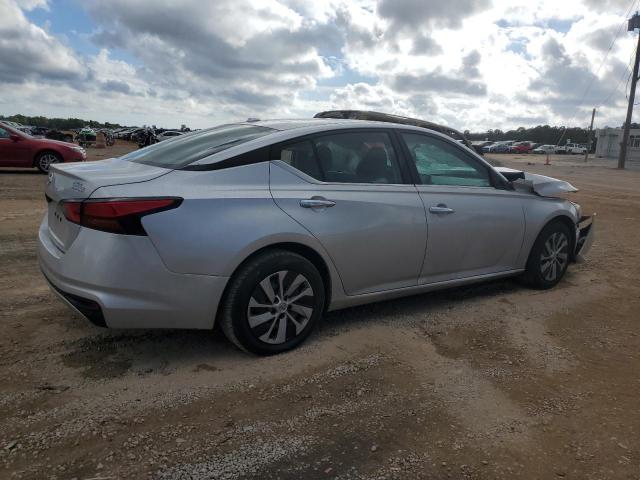 Nissan Altima S Image 2