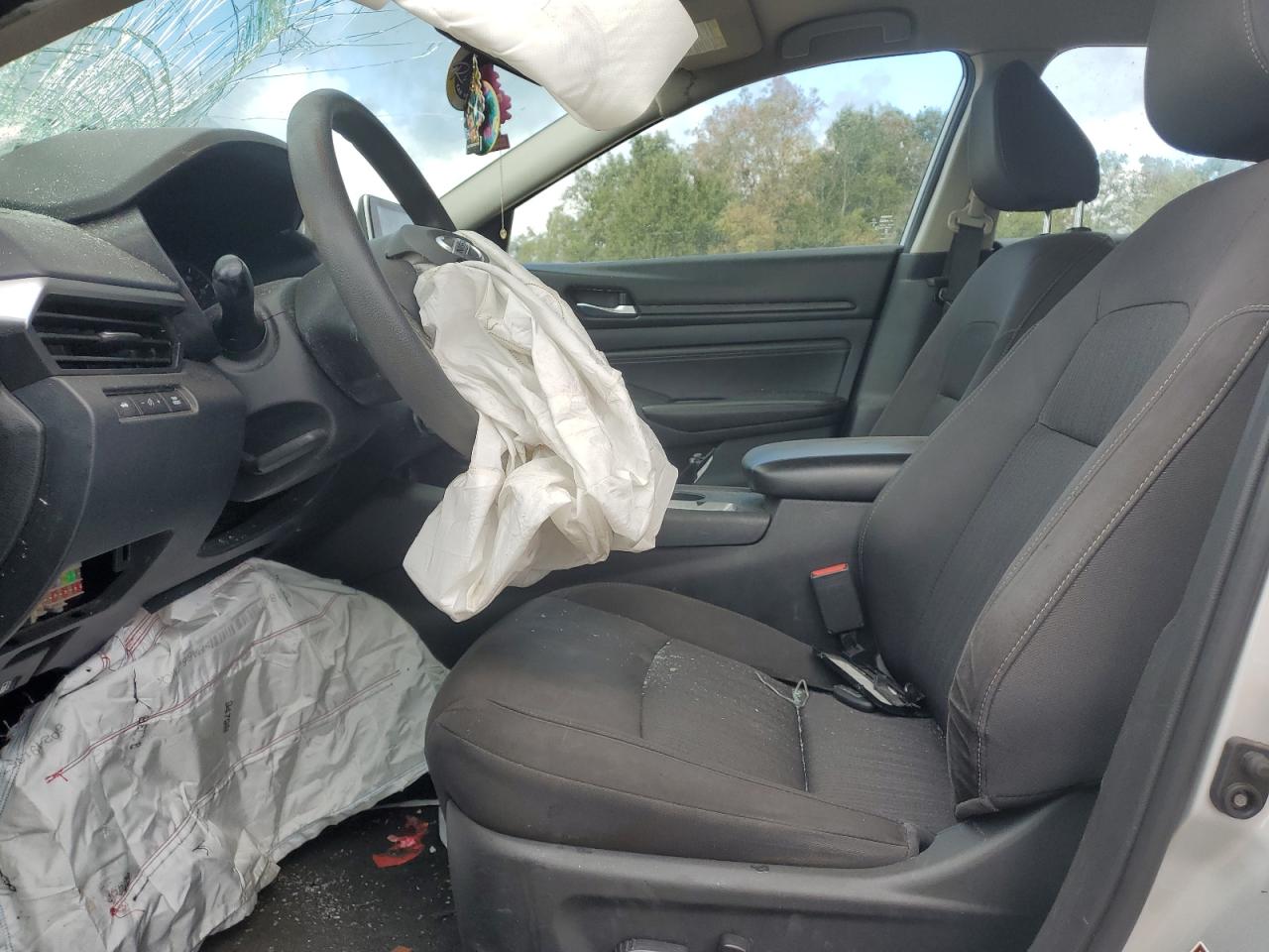 Nissan Altima S Image 8