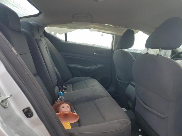 Nissan Altima S Image 11