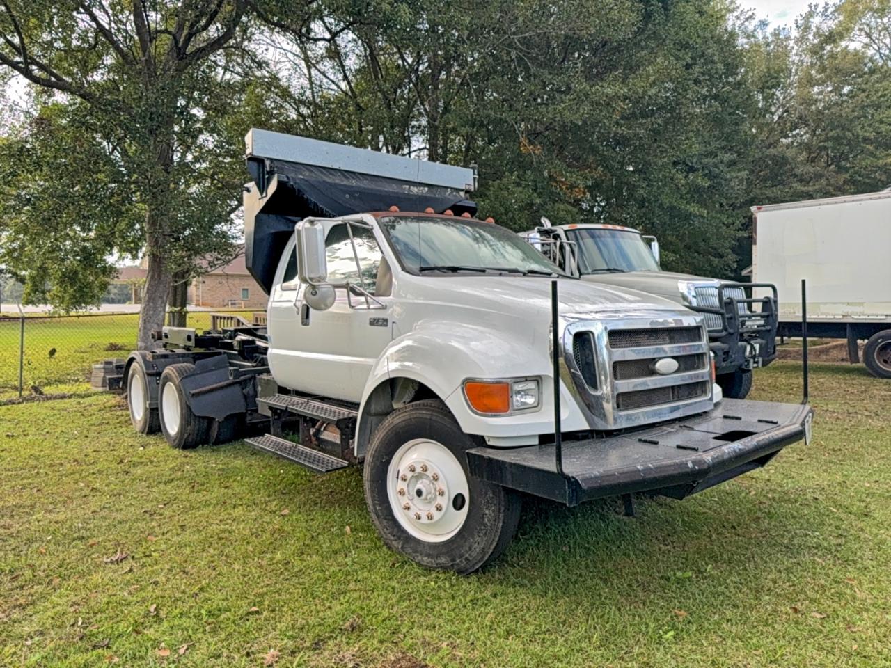 Ford F-750 Super Duty Image 1