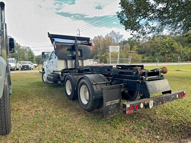 Ford F-750 Super Duty Image 7