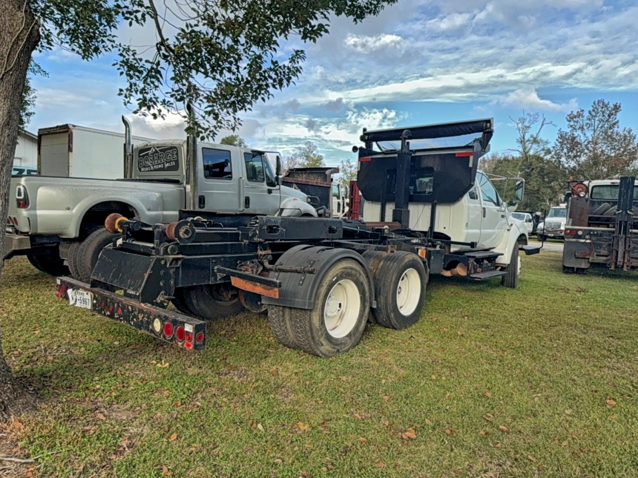 Ford F-750 Super Duty Image 4